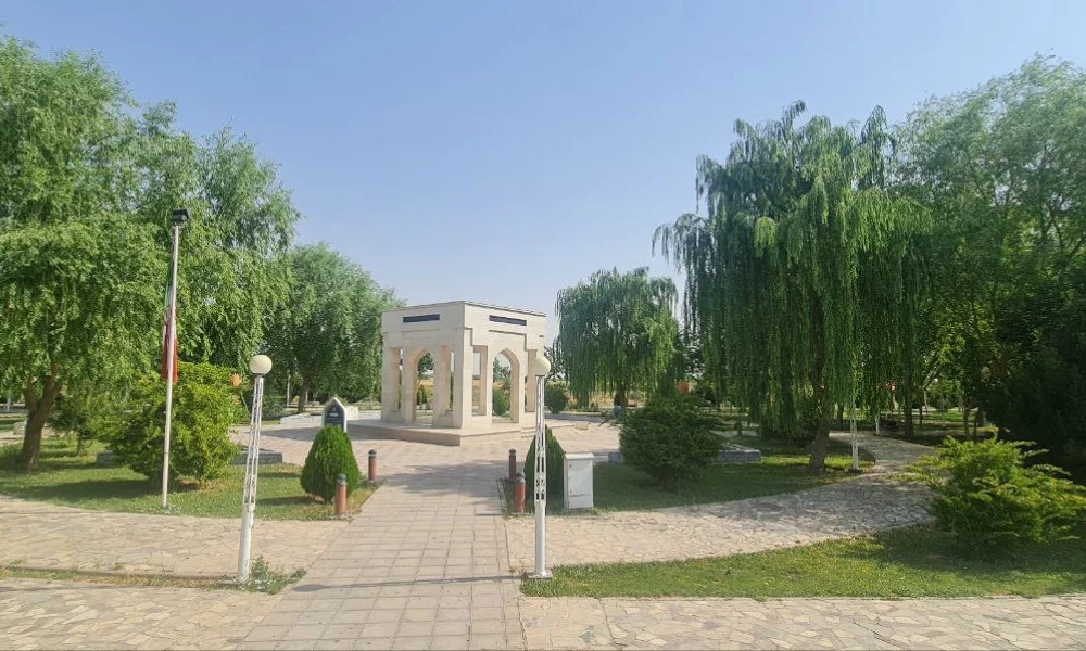 Martyr's tomb in Ziyar-4